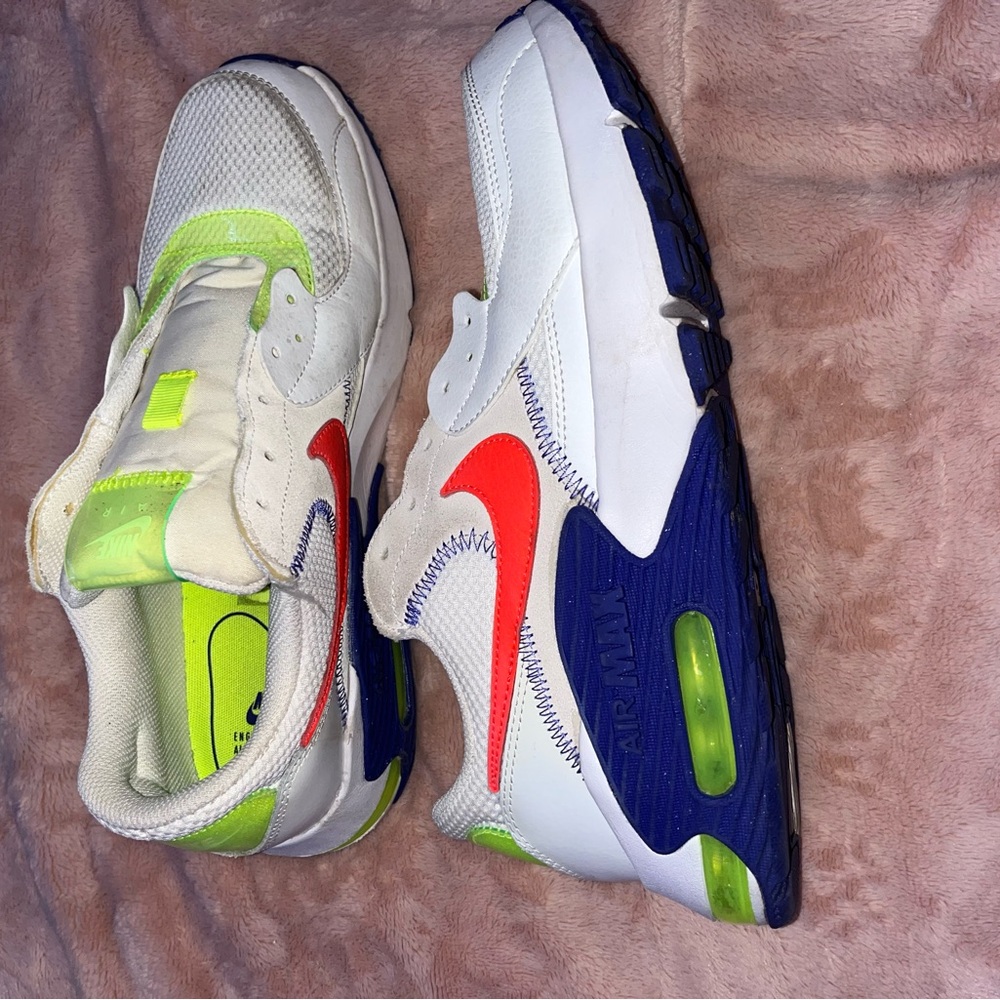 Nike - Picture 2 of 3